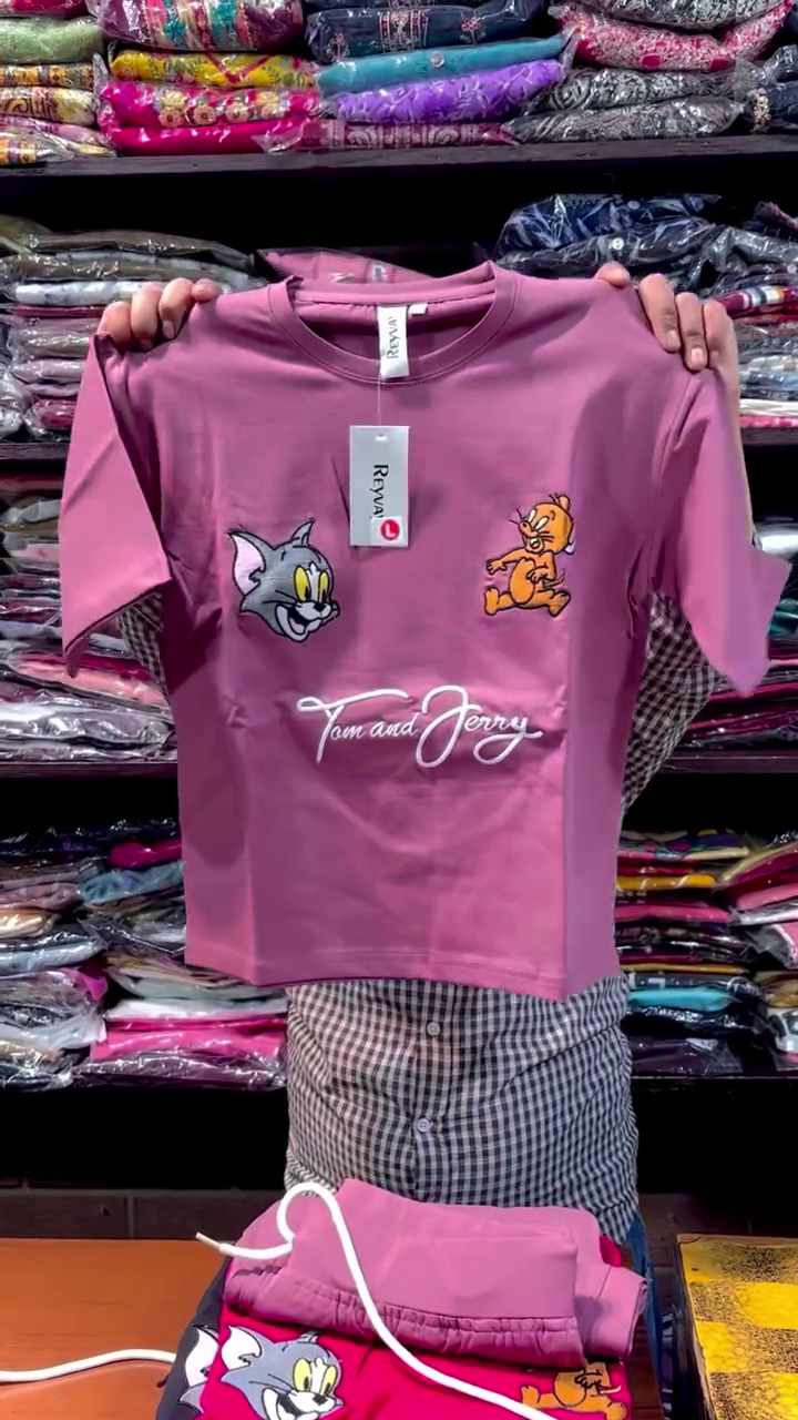 Cute Cartoon Oversized Tee – Trendy & Comfortable - Image 6