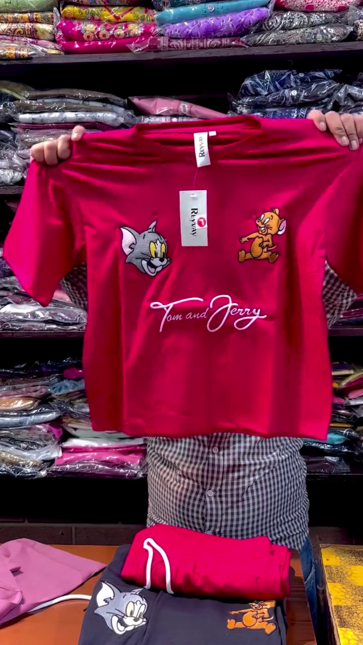Cute Cartoon Oversized Tee – Trendy & Comfortable - Image 4